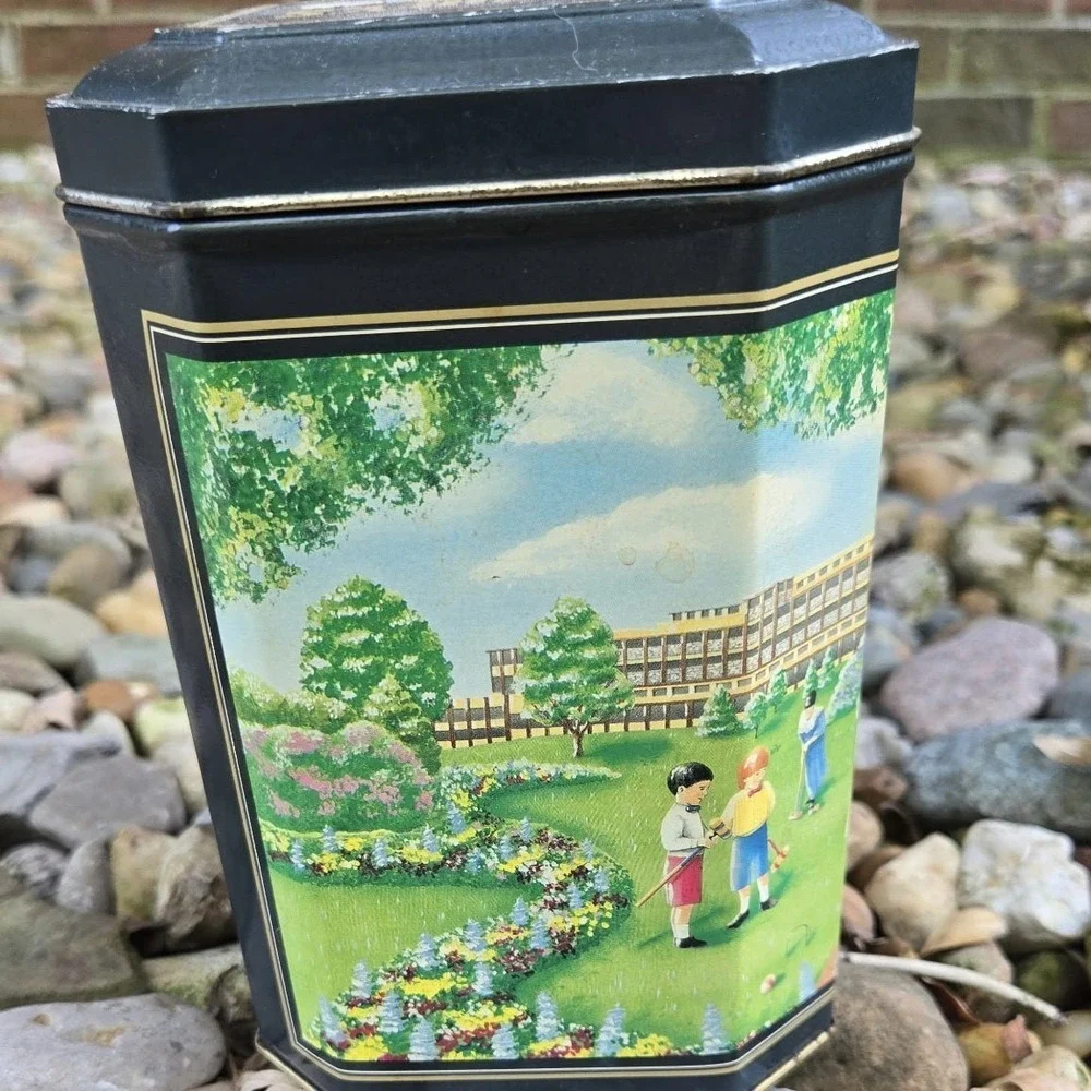 VTG Hershey's Hugs Hometown Series Canister #10 Ice‎ Cream Social Tin 1994 USA
